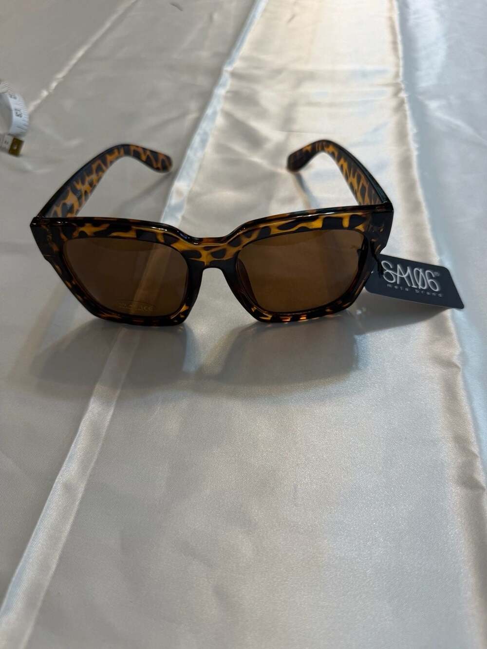 SA106 Women's Thick Plastic Horned Rim Sunglasses, Tortoise Brown